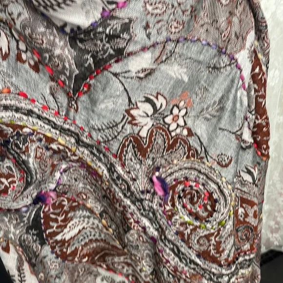 Reversible Pashmina Brown & Pink. And Other Side is Grey & Brown. Beautiful 💕 - Picture 7 of 8